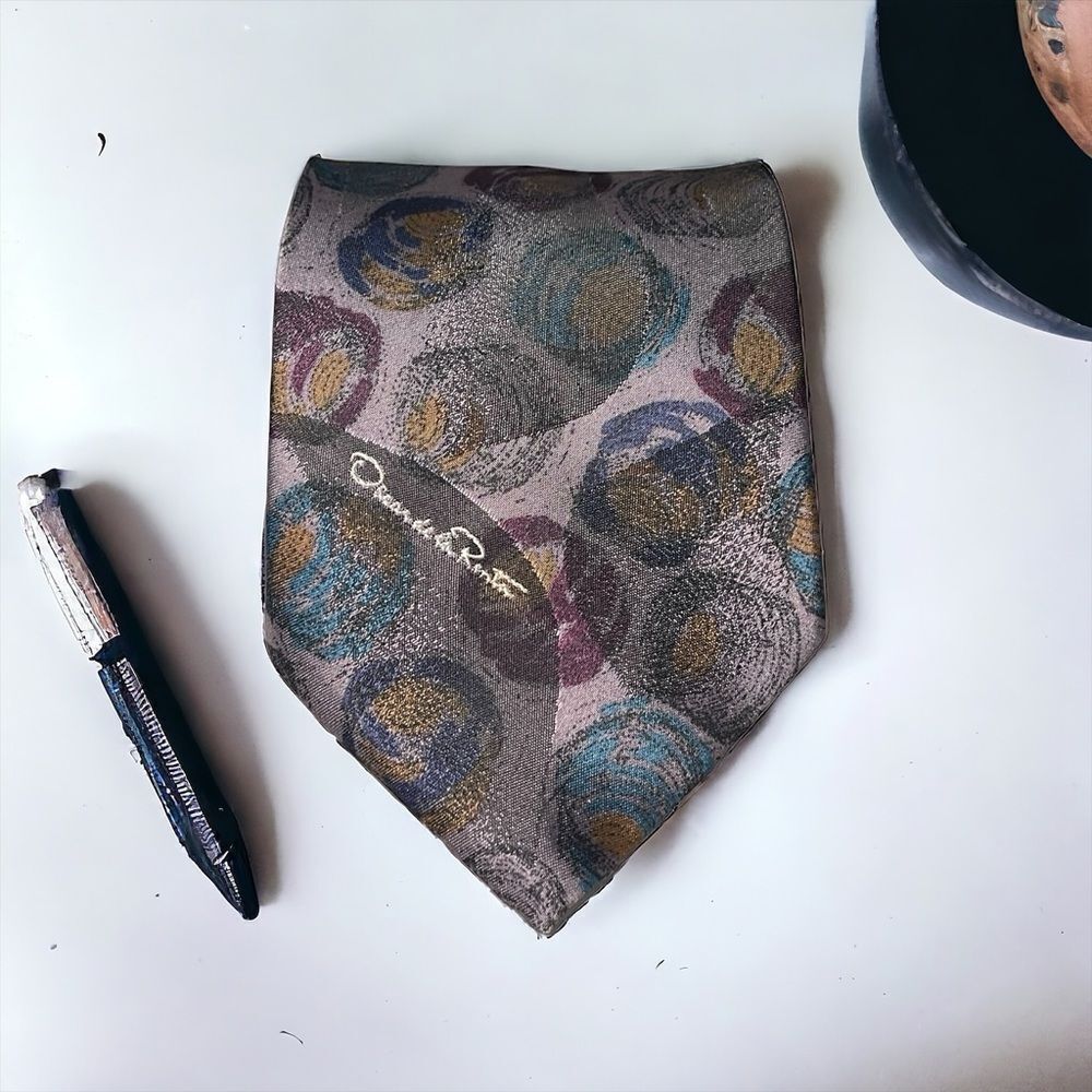 Vintage 80’s Oscar de la Renta Studio Tie